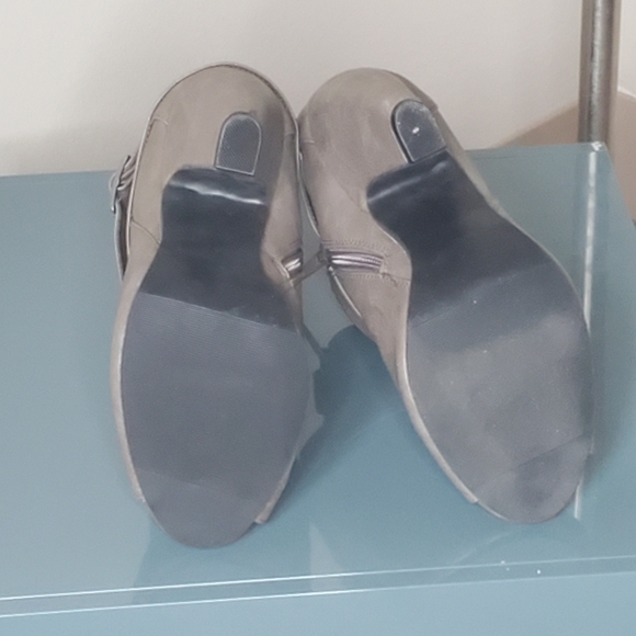 Open toe booties - Picture 3 of 3